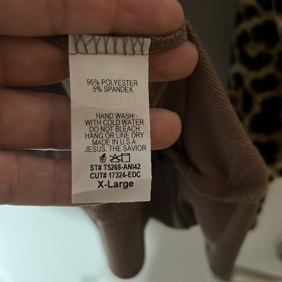 Leopard sleeve tunic size XL - Picture 6 of 6